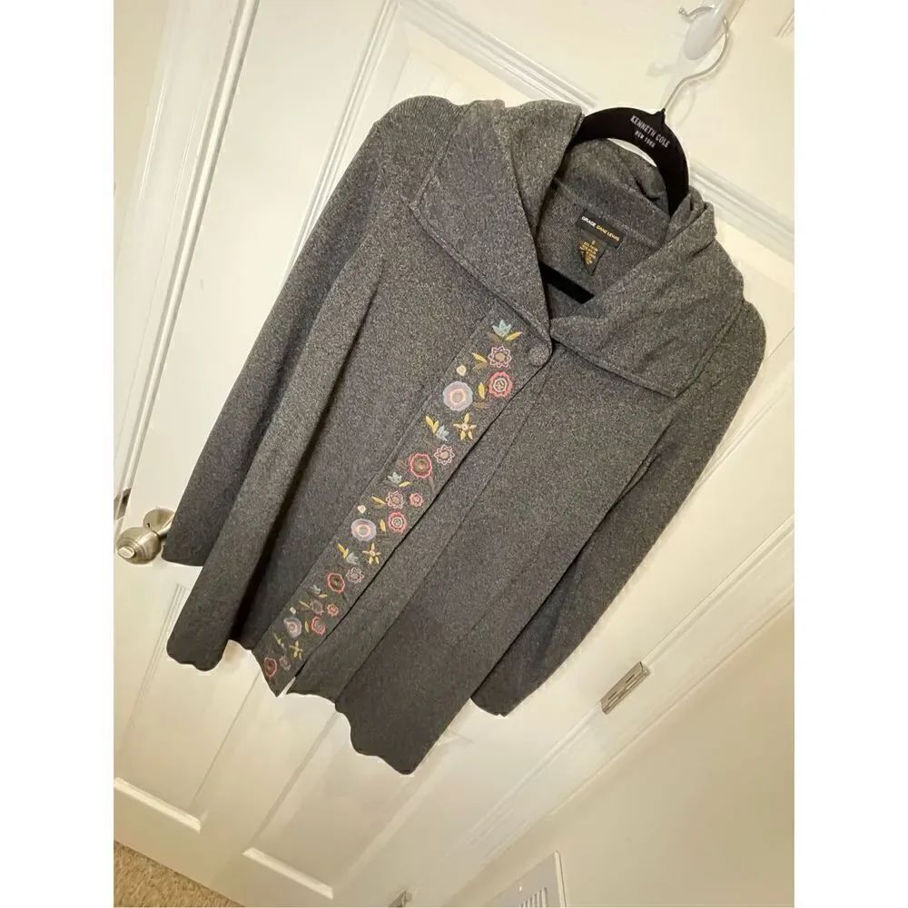 Grace Dane Lewis small gray embroidered cardigan floral